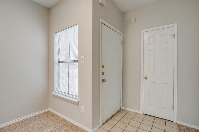 Photo - Nice 2 Bed, 2 Bath Second Story Condo Overlooking the Pool- 76107 Unidad 502