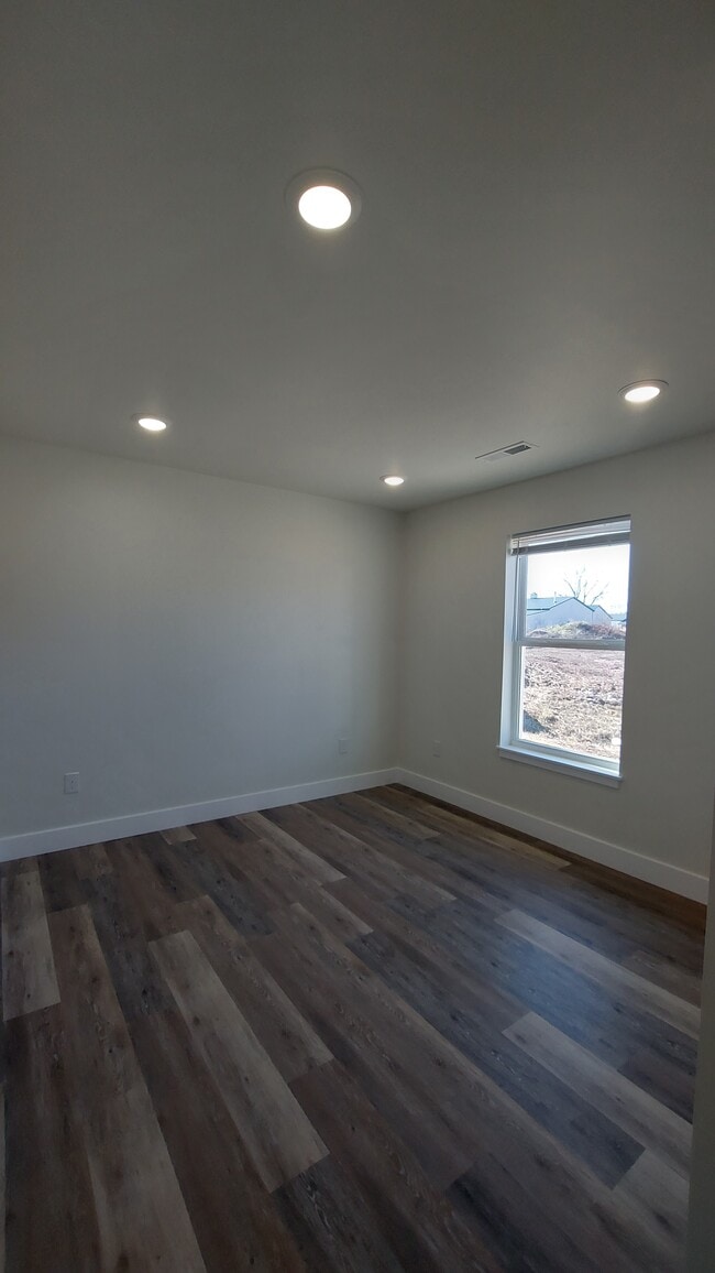 Photo - 1723 Talon St