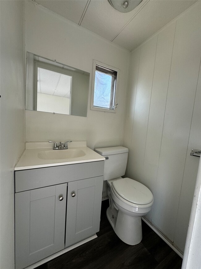 Photo - 104 N 1st St