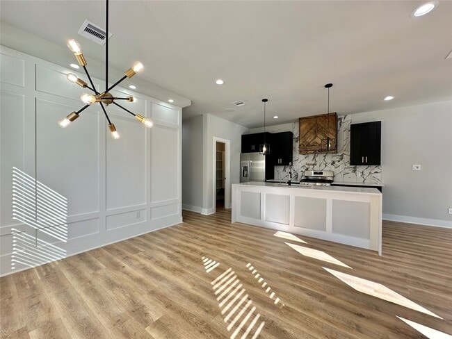 Photo - 2444 Carmel St