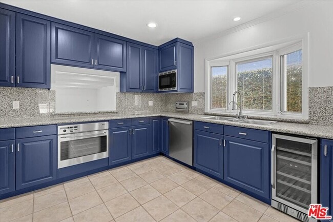 Photo - 13207 Lake St