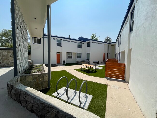 Cherry Lane Commons - Cherry Lane Commons Apartments