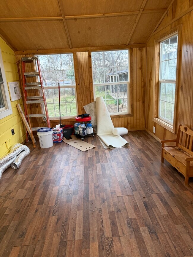 Photo - 209 W Frontier St