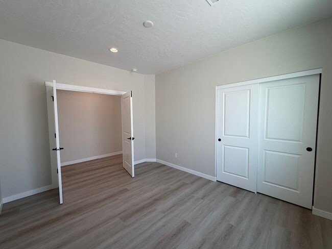 Photo - 3375 S Nelson St