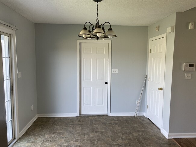 Photo - 105 Foxtrail Dr