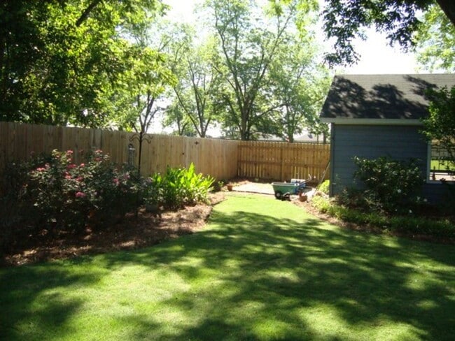 Photo - 4 Bedroom 2.5 Bath Home available to rent!