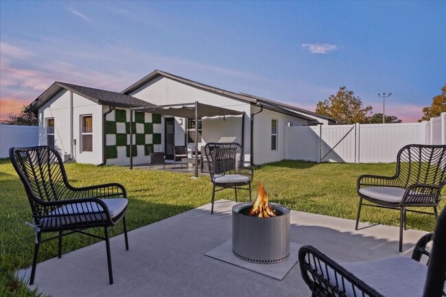 Building Photo - 860 N Denning Dr Rental