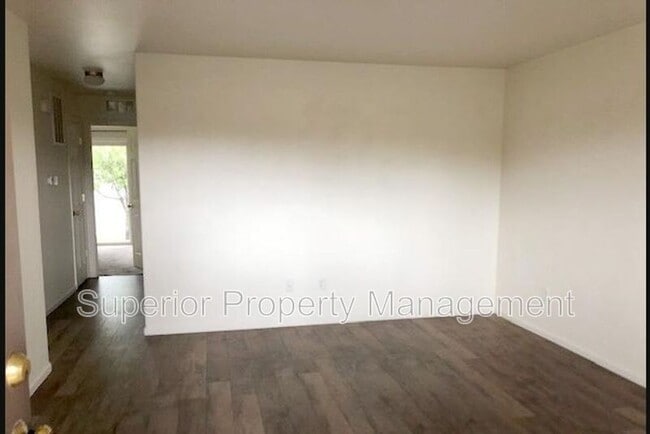 Photo - 623 W 2nd St