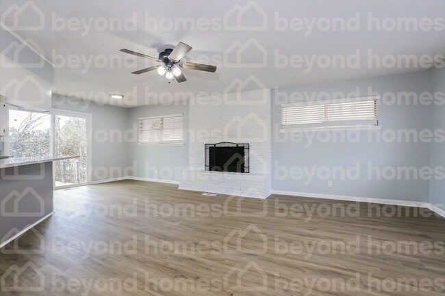 Photo - Beautifully renovated home with 3 bedroom ...