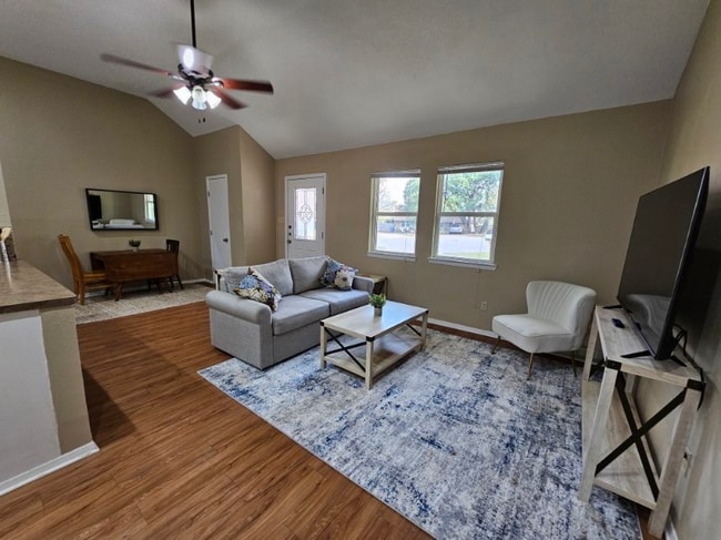 Photo - 7002 Oak Meadow Cir Unidad A