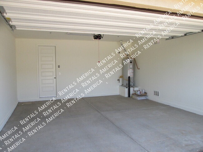 3866 E Loma Vista St