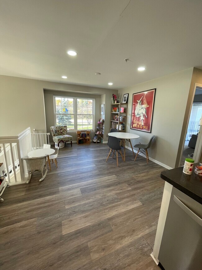 dining area off kitchen - 1954 Lindsay Ln Unit Brentwood beauty