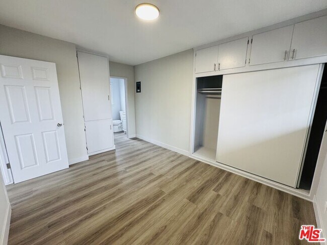 810 W 62nd St Unit 1