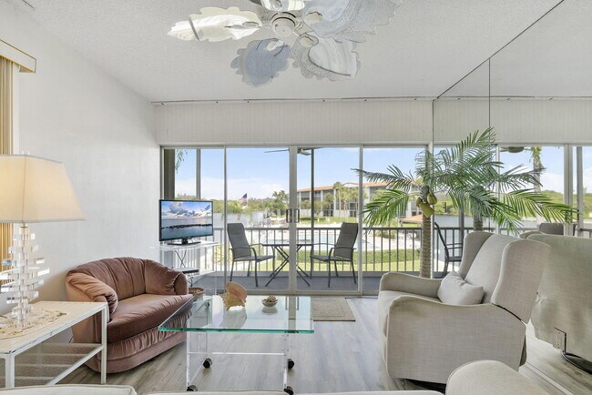 Photo - 101 NE 19th Ave Unidad 228