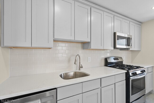 Photo - 145 6th St