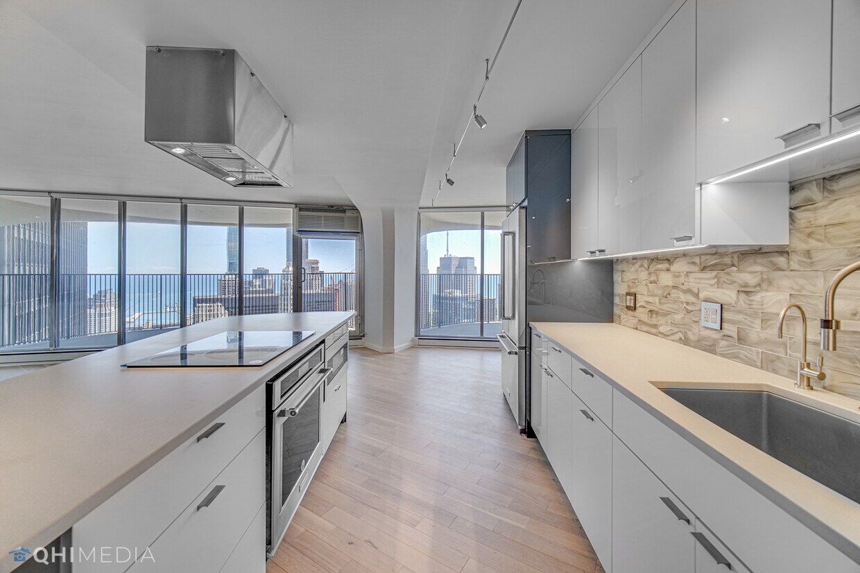 Photo - 300 N State St (Chicago, IL)