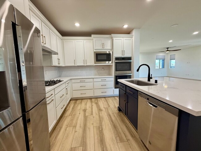 Photo - 3/BD 2.5/BA Contemporary Comfort in a Prime Location!