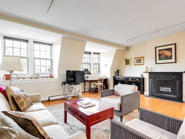 11 Concord Sq Unit 4