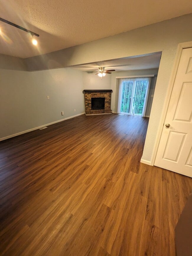 Photo - 307 NE Timbercreek Dr
