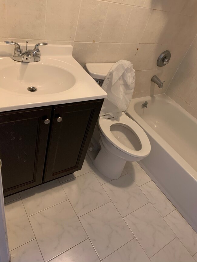 Bathroom - 64 Craig Ave Unit side Apt