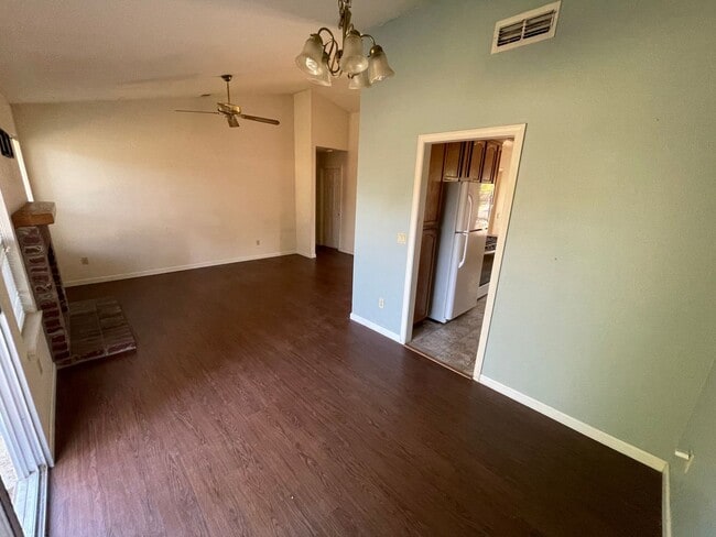 Photo - 604 Hovey Way