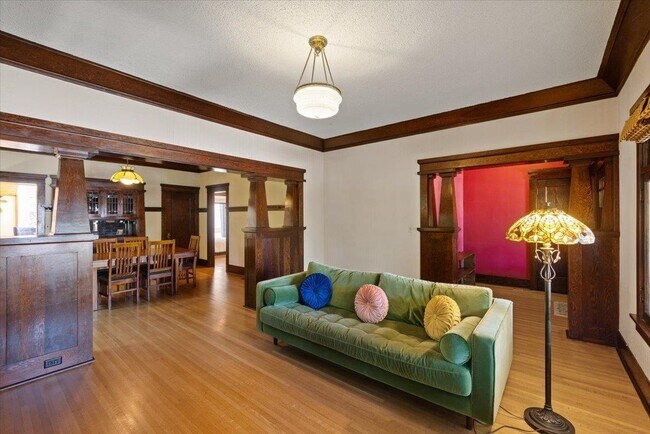 Photo - 924 E 9th Ave