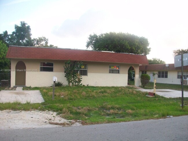 Building Photo - 6029 SW 34th St Unit 1