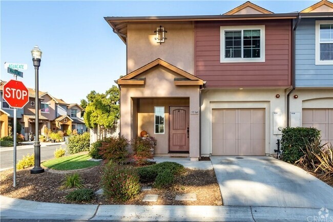 Building Photo - 3/2.5 end unit condo in Oakhaven Village