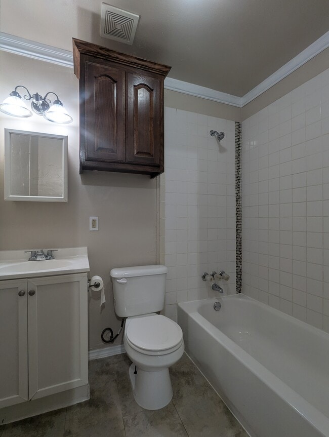 Photo - 900 McCormick St Unidad #1