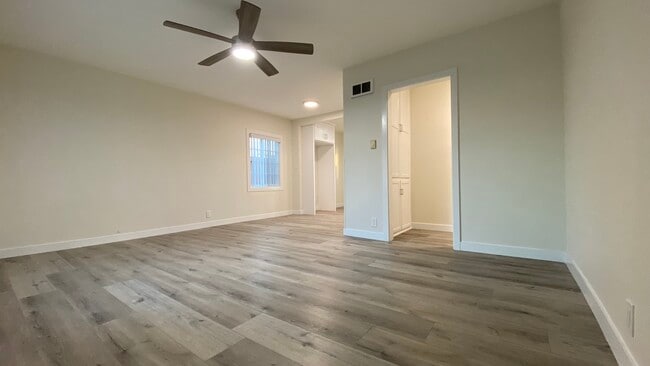 Photo - 1542 marine ave