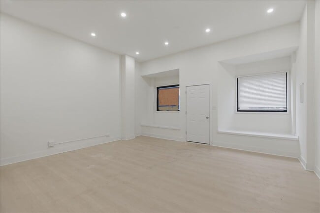 Photo - 2234 W Irving Park Rd Unit 1