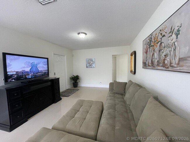 Photo - 6456 Custer St