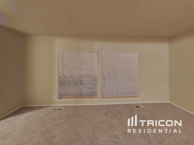 Photo - 787 NE Pinecrest Dr