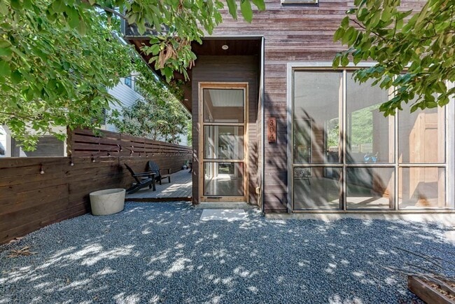 Photo - 304 W Milton St