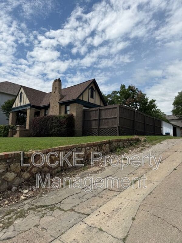 Photo - 2600 Lubbock Ave