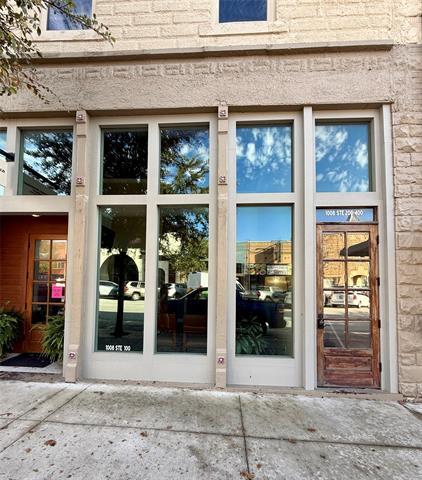 Building Photo - 1008 Halsell St Unit 300