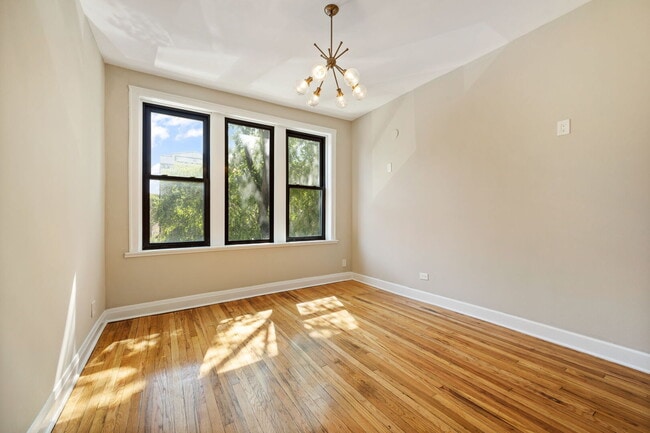 Photo - 2242 N Western Ave Unidad 2F