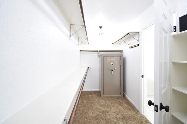 Photo - 34 S Rambling Ridge Pl