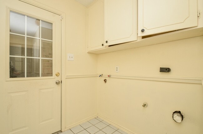 Photo - 6611 Cypress Point Dr
