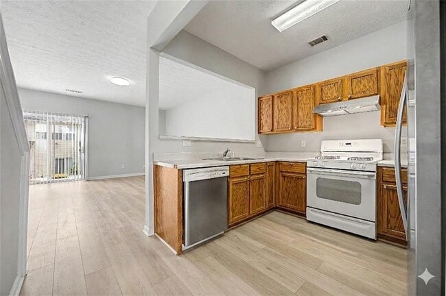 Photo - 1212 Penhurst Way