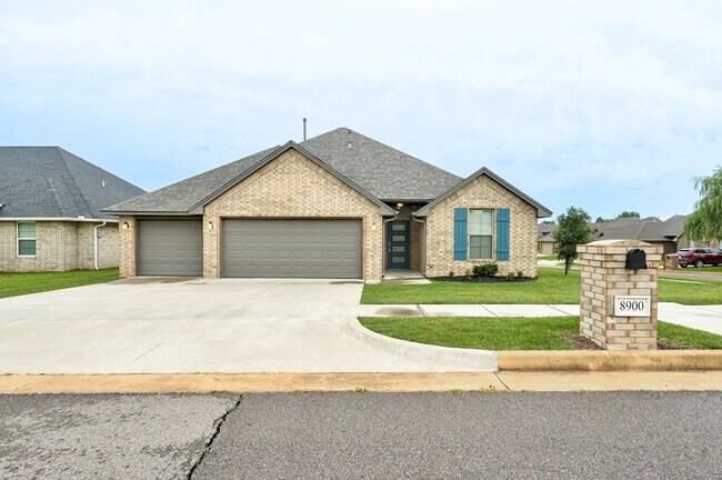 Photo - Spacious 3-Bedroom Home on a Corner Lot in...