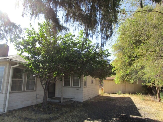 Building Photo - 1 Bedroom Duplex Right Next to Library - W... Rental