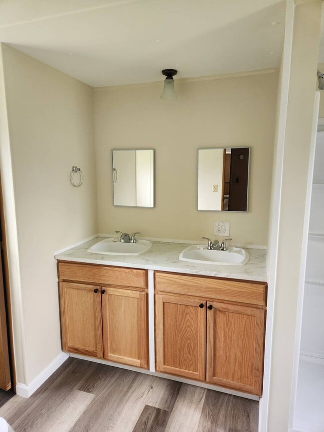 Photo - 908 Bernard Ln