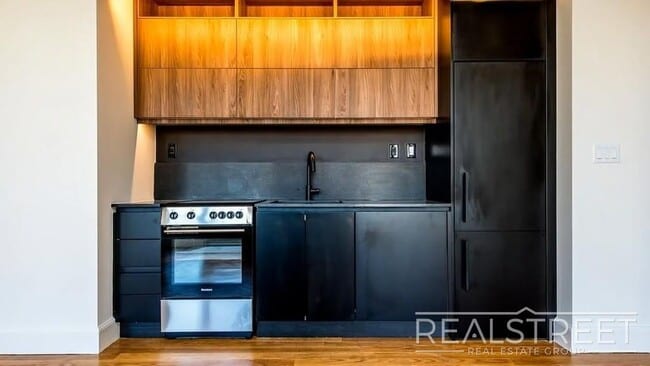 Photo - Sunny Studio in Downtown Brooklyn.