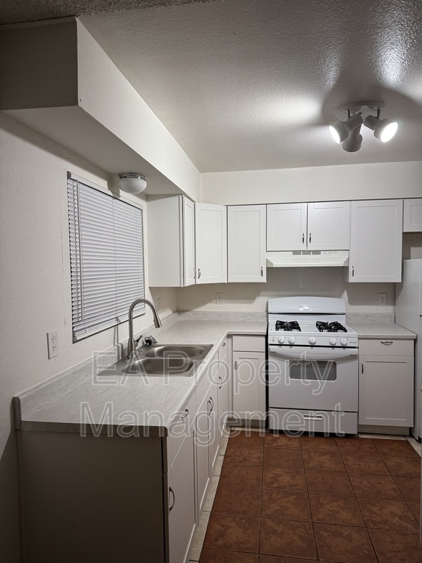 Photo - 1212 Chelwood Park Blvd NE