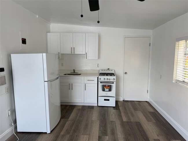 Photo - 1743 Moffett St Unit 8