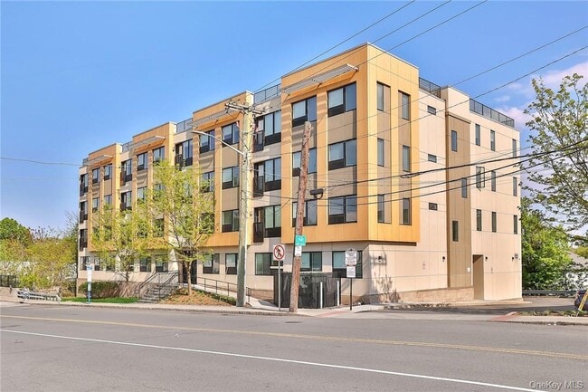 Building Photo - 68 Lake St Unit 108