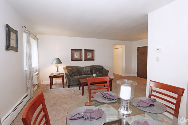 1BR - Dining Area - Monroeville Apartments at Birnam Wood