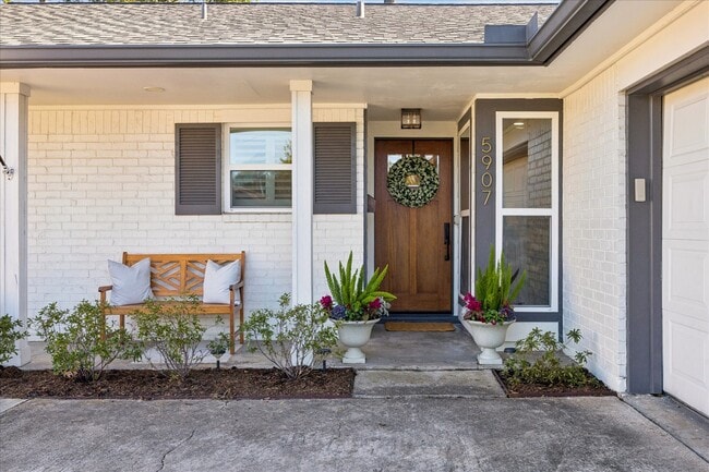 Photo - 5907 Hewitt Dr