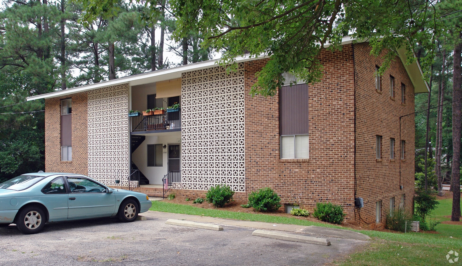 Pine View Apartments - Pine View Apartments
